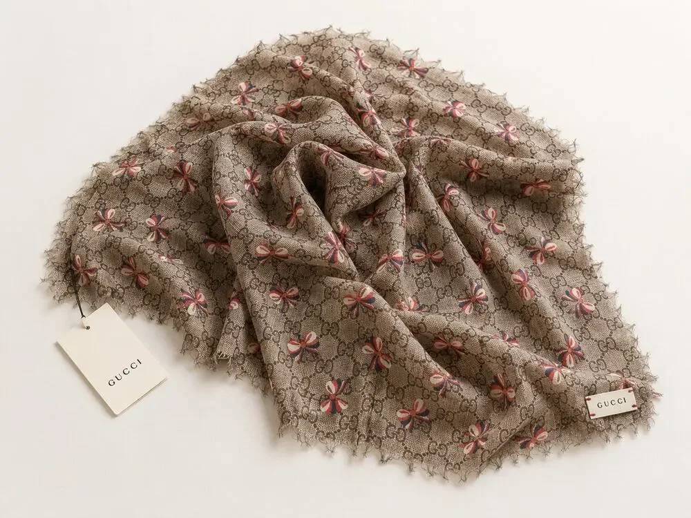 New With Tags Gucci Modal/Silk GG Supreme Bow Detail Girls 32”X32” Scarf $595.00